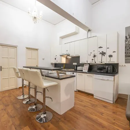 Grand 5 Bedroom By True Estate Budapest