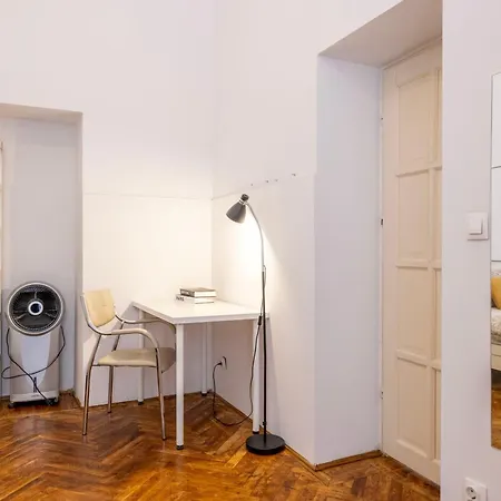 Grand 5 Bedroom By True Estate Budapest